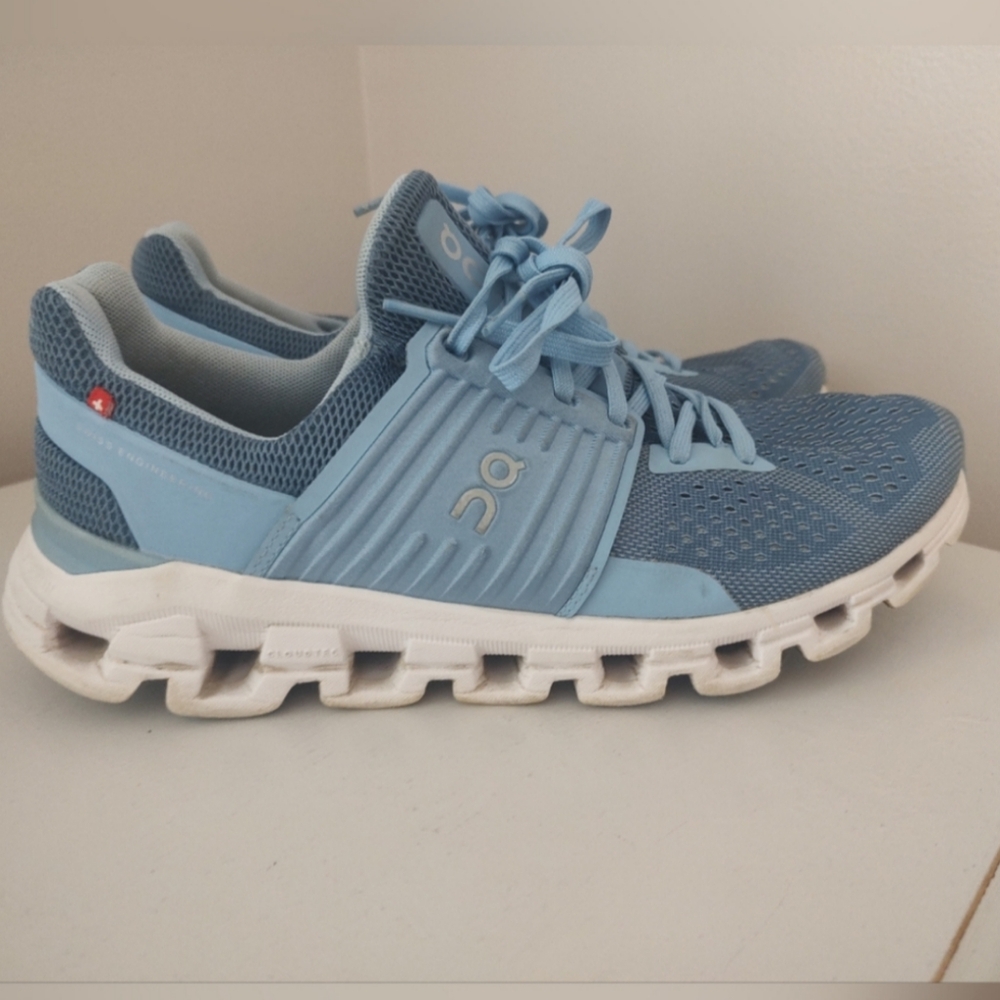 OnCloud Shoes Size 8.5